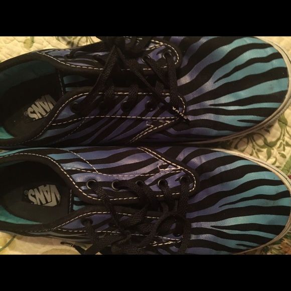 Vans shoes super fun and colorful. Size 7.