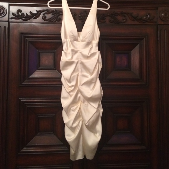 🌞Ivory ruched dress