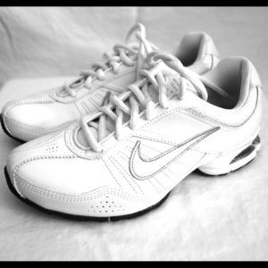 Nike women's tennis shoes