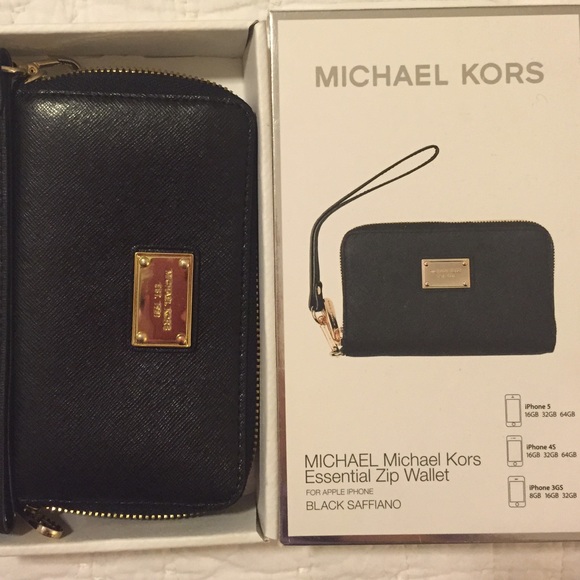 Michael Kors Essential Zip Wallet