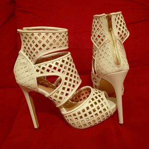 Brand new size 8 heels.