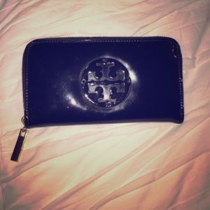 Tory Burch black patent leather wallet