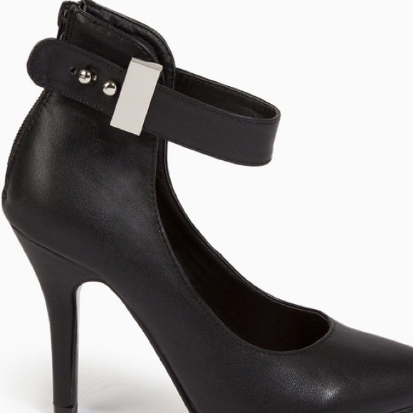 Brand new black stiletto pumps
