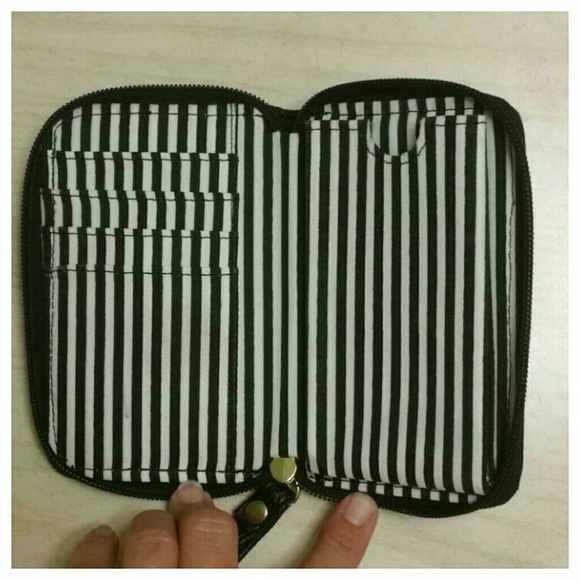 Betsey Johnson wristlet Phone wallet VGUC - Picture 3 of 3