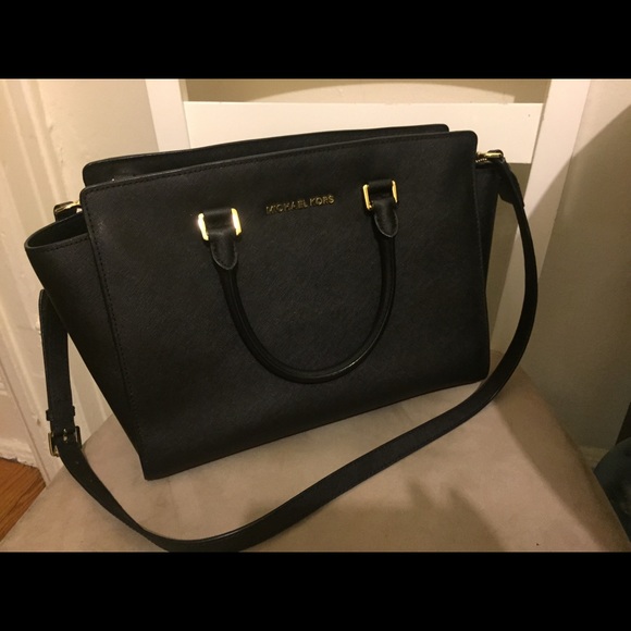 *Sold* Michael Kors - large Selma handbag in black