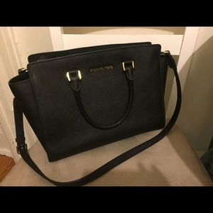 *Sold* Michael Kors - large Selma handbag in black