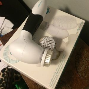 Face cleansing brush