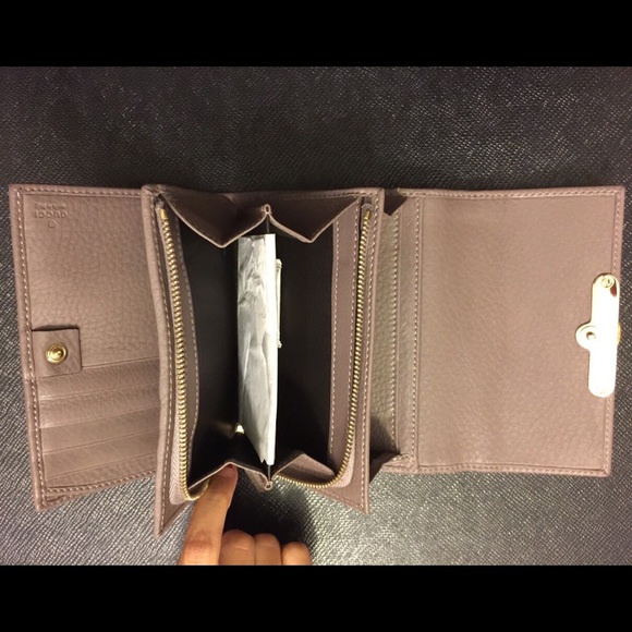 Gucci wallet (peach color) - Picture 4 of 4