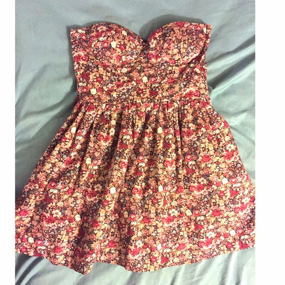 Cute brown and flowery Strapless skater dress 👗