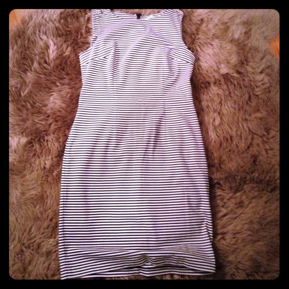 Black/white knee length dress