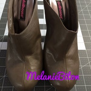 Clogged heels size: 8