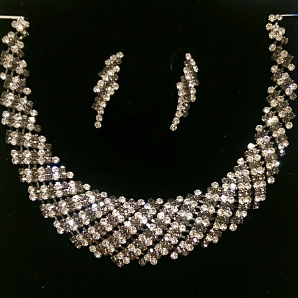 Black & white diamond necklace with earrings set