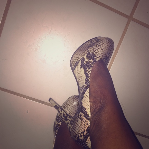 Shoes - Picture 1 of 4