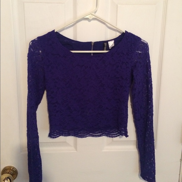 (4 for $40) Blue crop top - Picture 2 of 3