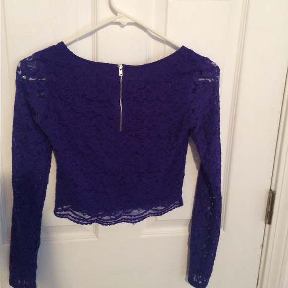 (4 for $40) Blue crop top - Picture 3 of 3