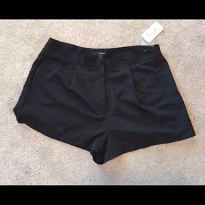 Forever 21 NWT Women's dressy shorts.