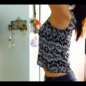♦️traded♦️White & Navy Tribal Print Tank