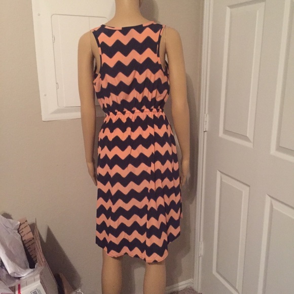 ⭐️5 STAR rated HP 01/04 🎉 ECHO LAKE chevron dress - Picture 5 of 5