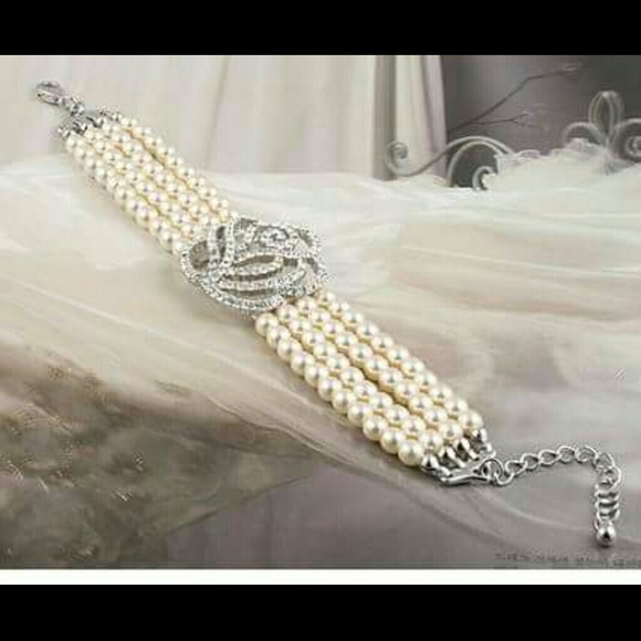 Crystal Pearl Bracelet - Picture 1 of 1