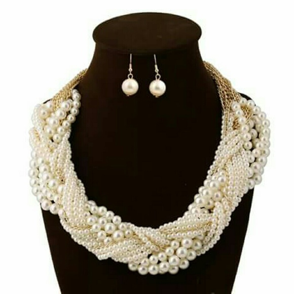 Pearl Necklace Set - Picture 1 of 3