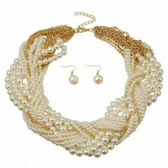 Pearl Necklace Set - Picture 3 of 3