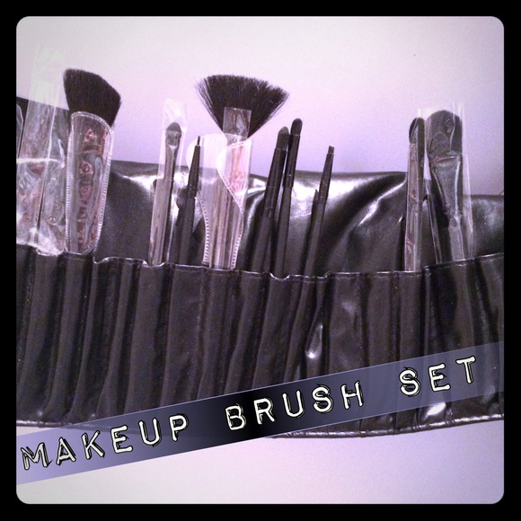 Makeup Brushes with Leather Holder 💋