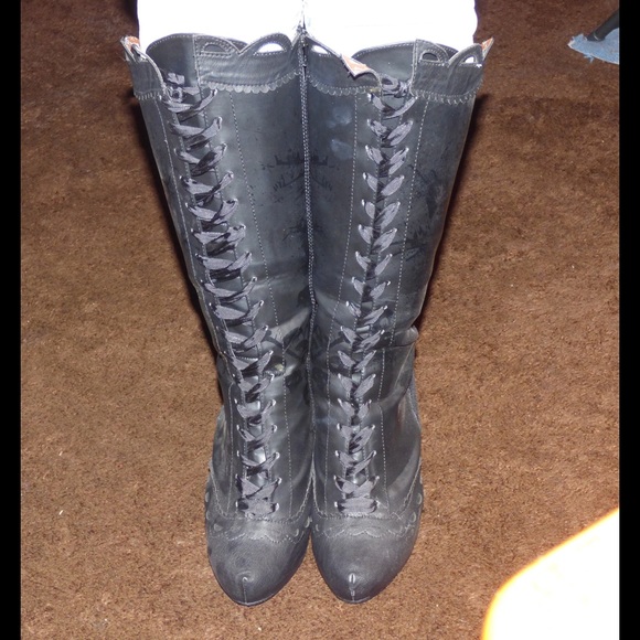 Black Knee-High Boots w/ Skull design and laces