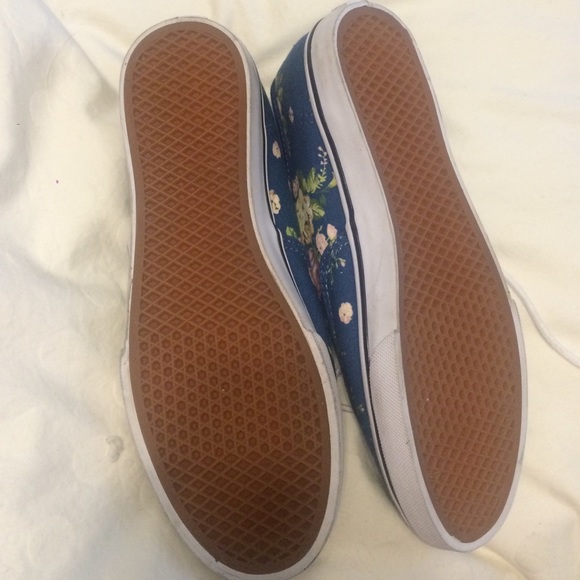 Floral vans - Picture 2 of 3