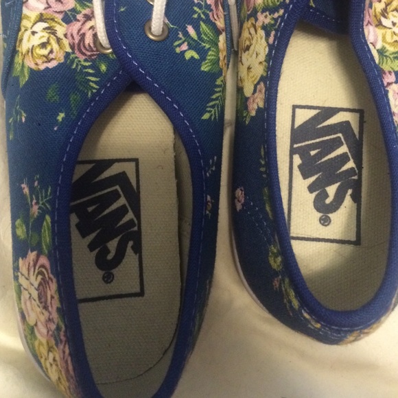 Floral vans - Picture 3 of 3