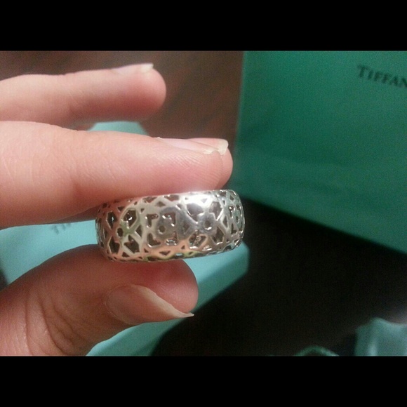 *SOLD* Tiffany and Co. Paloma Picasso Ring - Picture 2 of 4