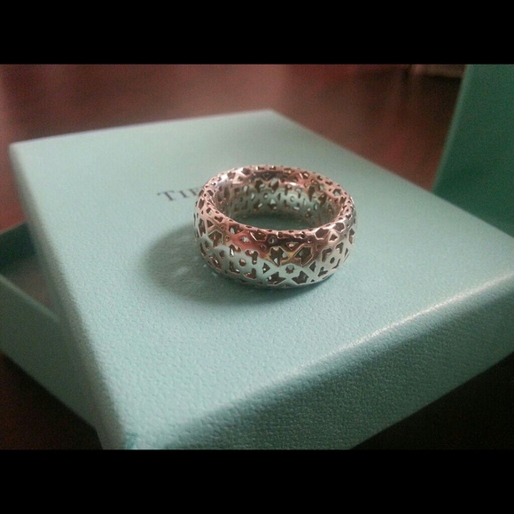 *SOLD* Tiffany and Co. Paloma Picasso Ring - Picture 3 of 4