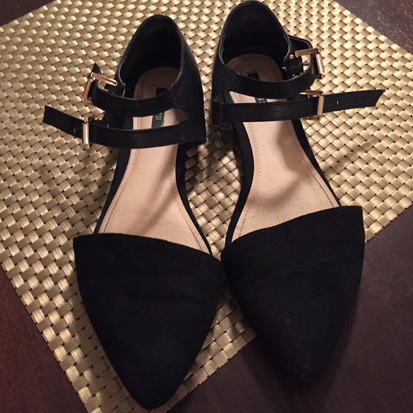 Forever 21 Shoes - Forever 21 black flats size 6.5