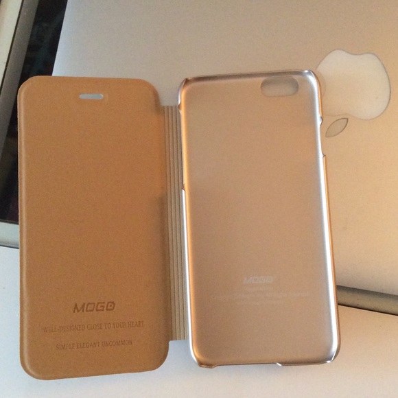 Accessories - Gold glittery folio iPhone 6 case not used💛📱