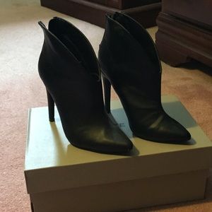 🌟SALE 🌟 NWOT Michael Antonio Booties