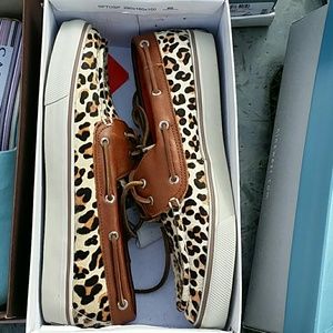 Leopard Sperry sneakers