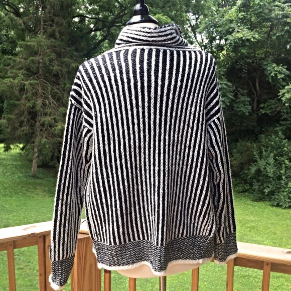 NWT Black and White Sweater Jacket - Picture 4 of 4