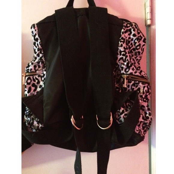 Back pack - Picture 2 of 2