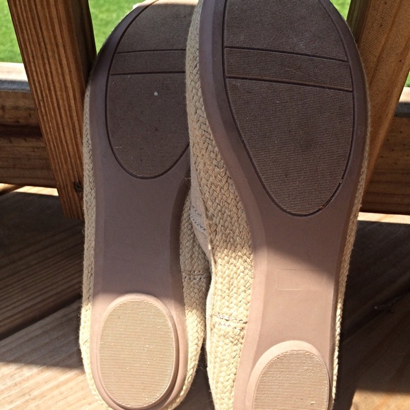 NWOT Cloud 9 Tan Flats - Picture 2 of 2