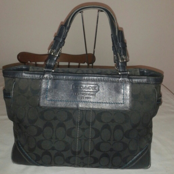 Coach Handbags - Coach Signature Gallery Tote Handbag 8K49