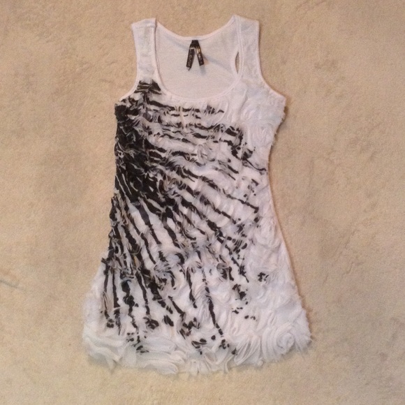 ⛔️SOLD⛔️Tank top - Picture 2 of 3