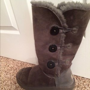 Grey Bailey button triplet uggs women size 9