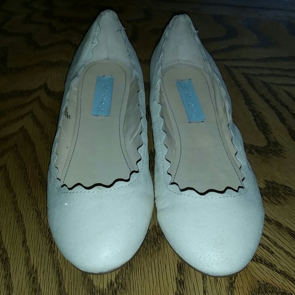 Blue by Betsey Johnson ivory sparkly dance flats
