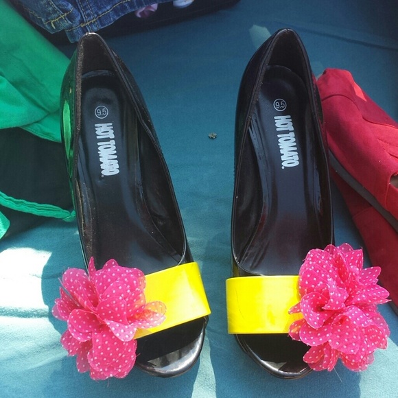 Open toe pumps