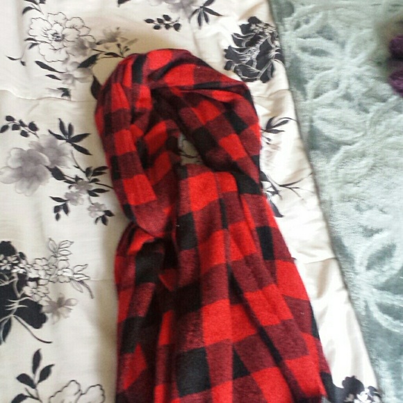 Plaid Black & Red Scarf