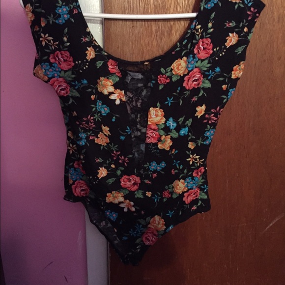Tops - Floral bodysuit