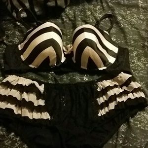 Cacique 22/24 panties, 44c bra