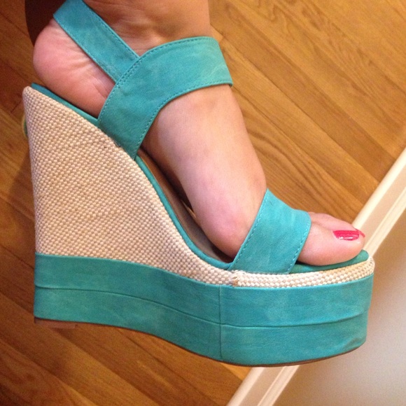 Aqua Wedges