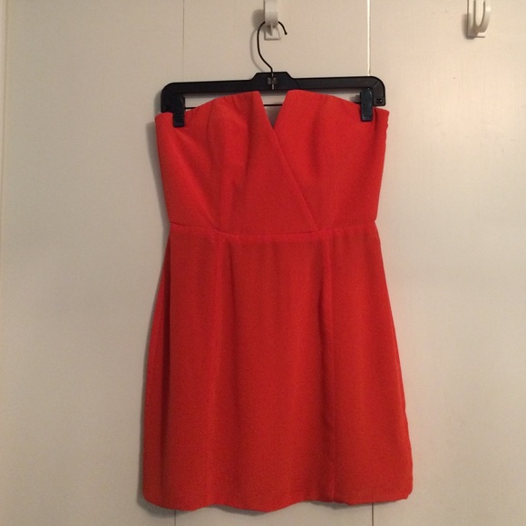 Naven Dresses & Skirts - Naven strapless cocktail dress!!
