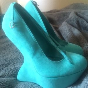 Mint green heels. Bought for Vegas. Never worn.
