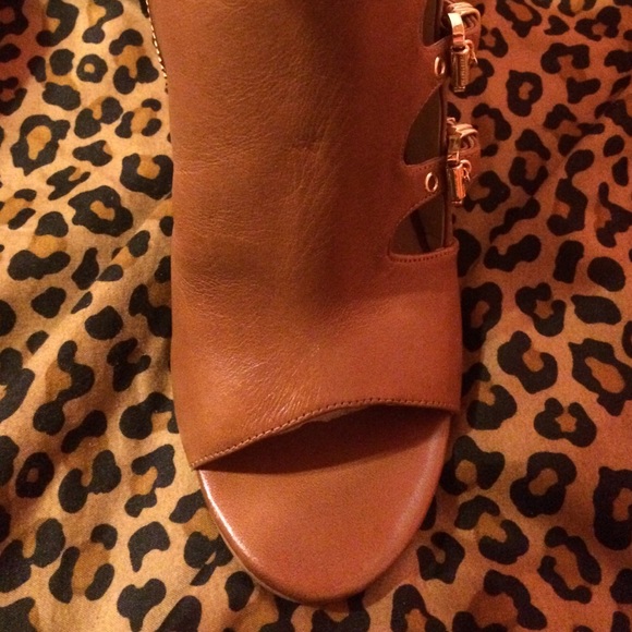 Michael Kors Cassie Bootie - Picture 4 of 5